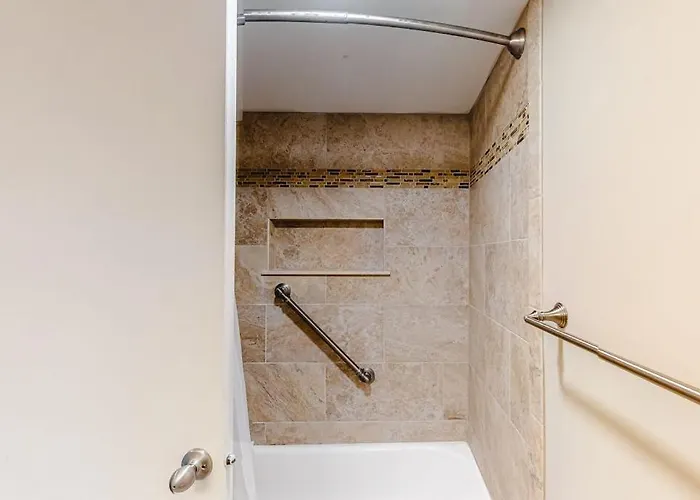 Plaza 913 *